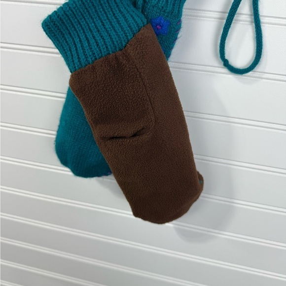 Women’s knit turquoise floral mittens. - Picture 7 of 7